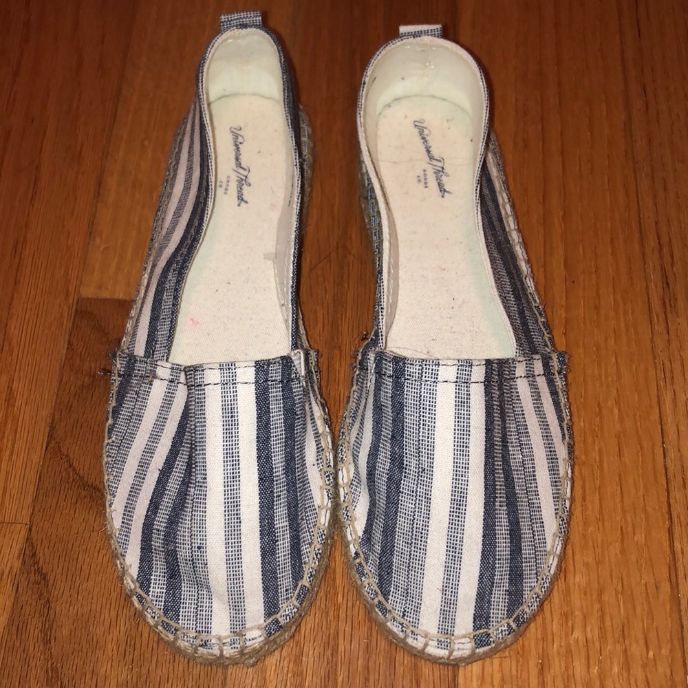 cute blue&white stripe slip on shows!